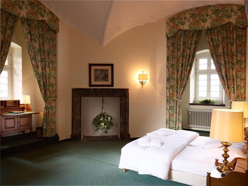 Hotel Und Restaurant Burg Schnellenberg آتندورن المظهر الخارجي الصورة