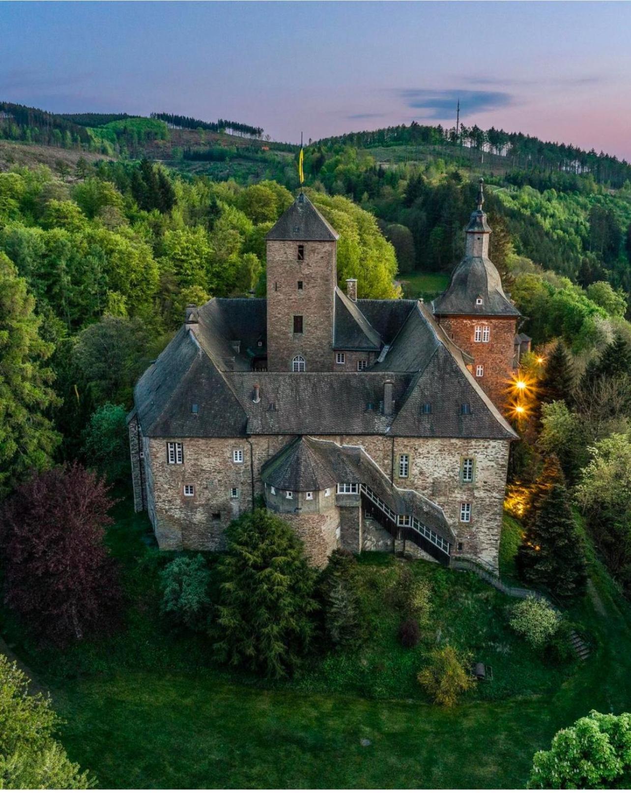 Hotel Und Restaurant Burg Schnellenberg آتندورن المظهر الخارجي الصورة